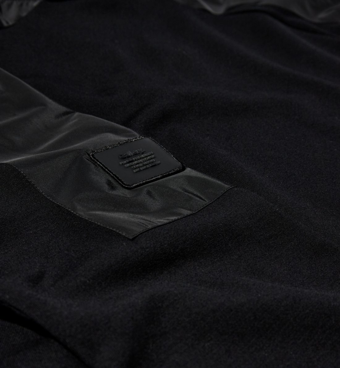 Modelshot / Black / Detail